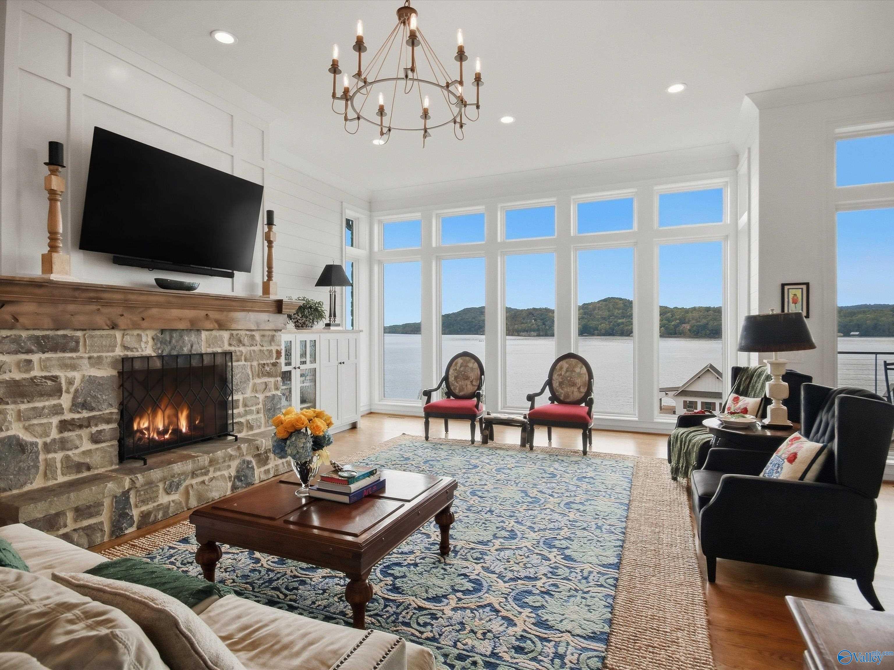 905 Reserve Drive