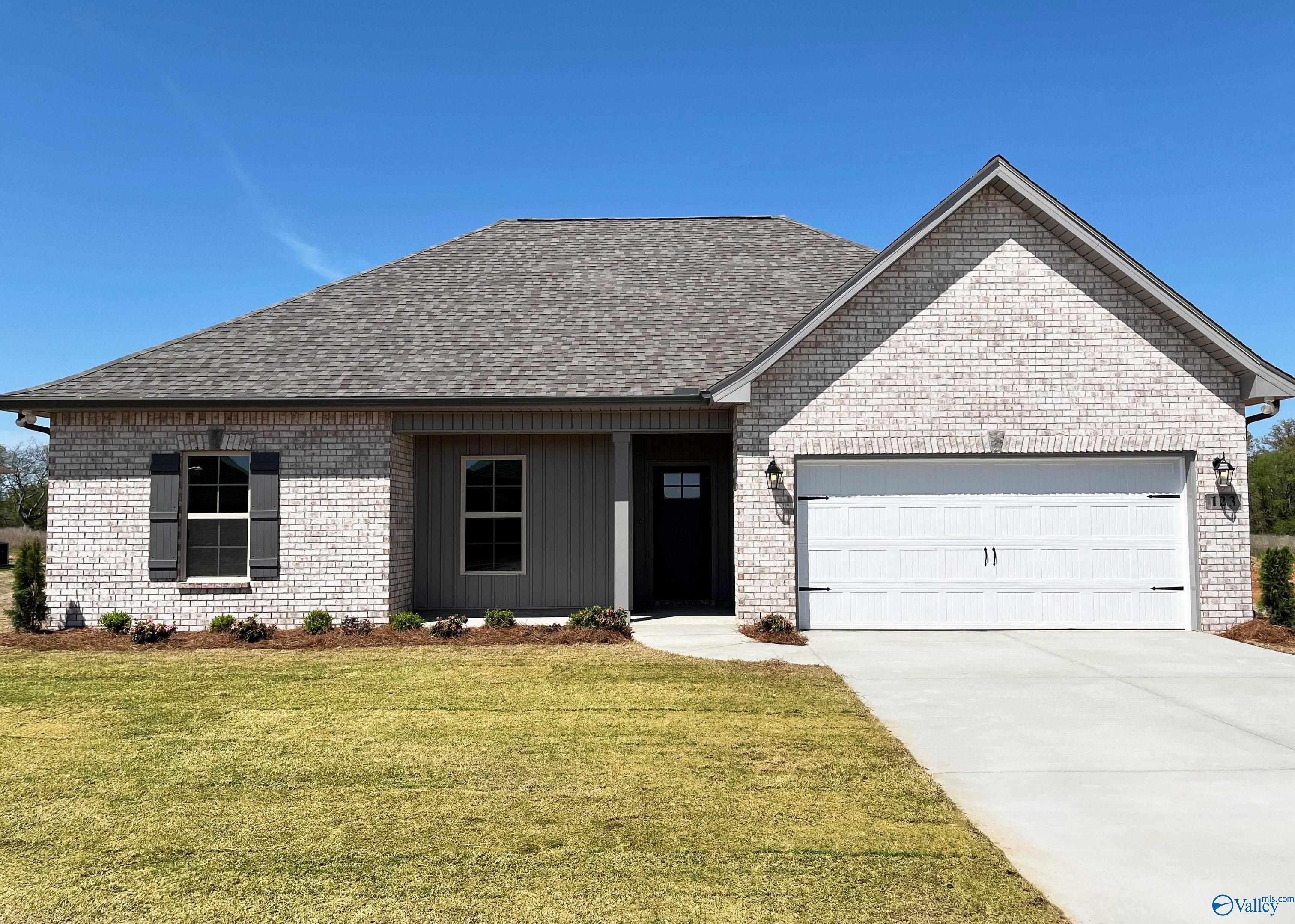 123 Parvin Way Drive, Hazel Green, Alabama image 1