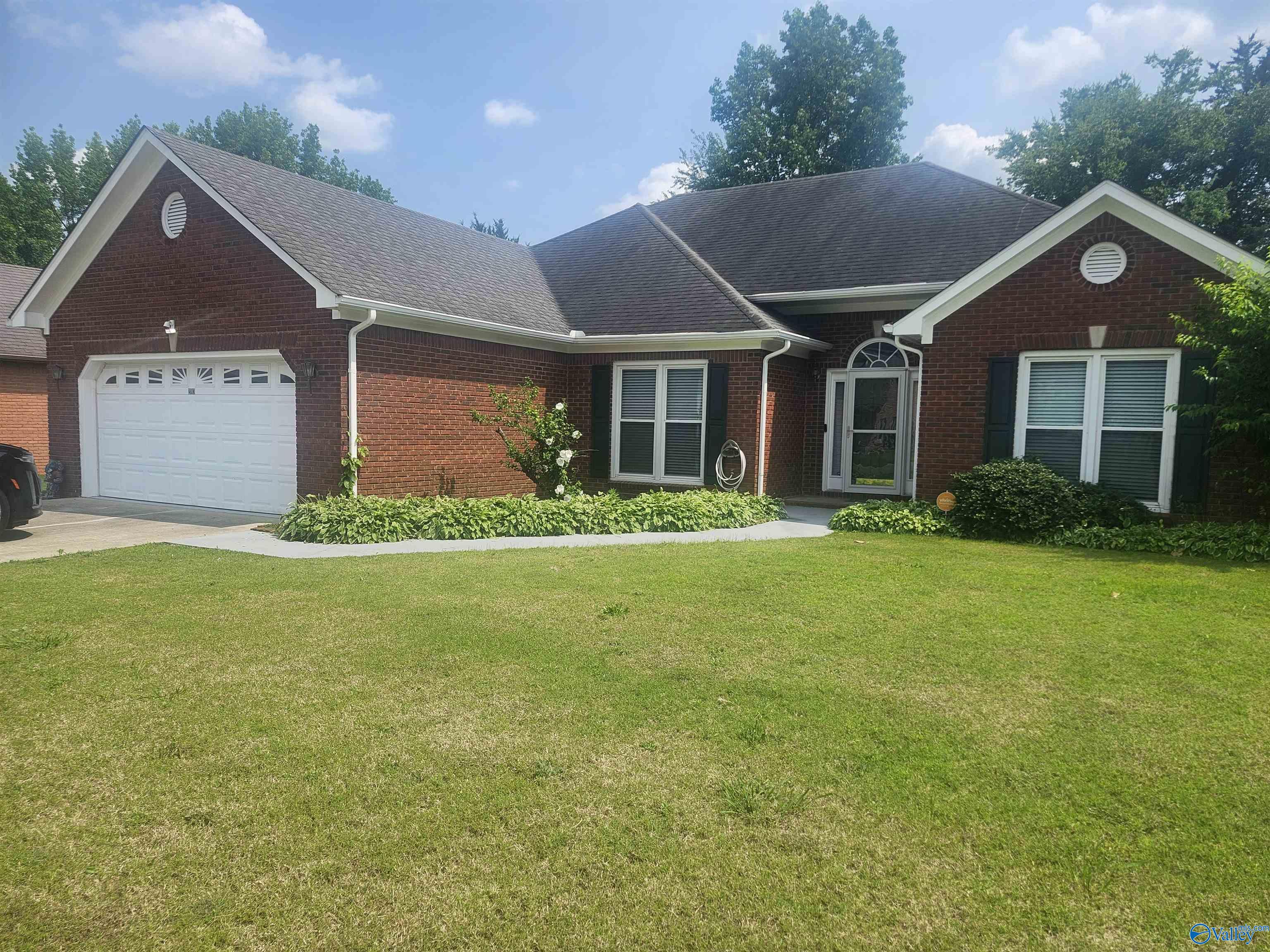 2013 Duncansby Drive, Decatur, Alabama image 1