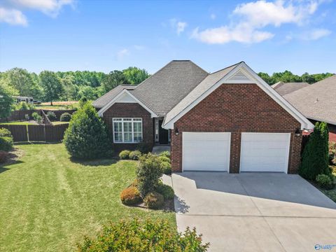 Homes For Sale - 108 Canterbury Circle<br/> Arab, AL 35016