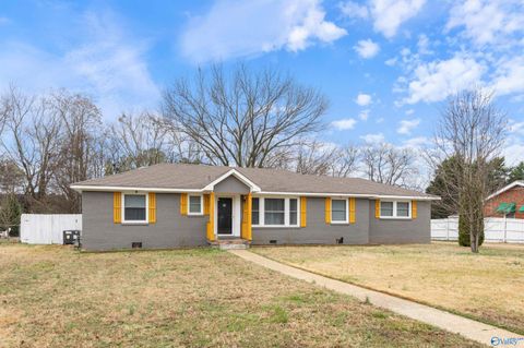 Homes For Sale - 2303 Dogwood Lane<br/> Huntsville, AL 35810