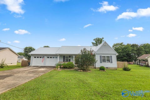 Homes For Sale - 1007 N Watson Drive<br/> Centre, AL 35960