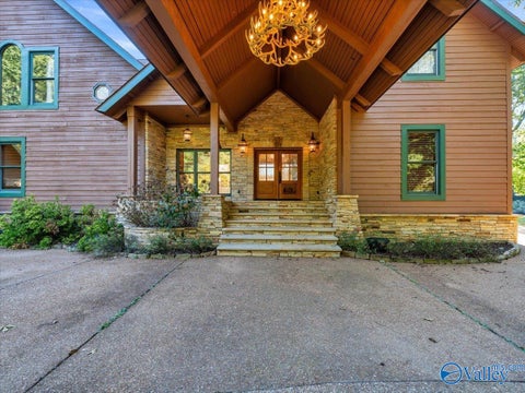 Homes For Sale - 5000 Willow Drive<br/> Huntsville, AL 35803