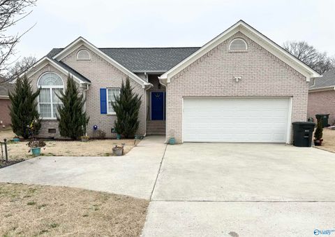 Photo of 403 E Charlotte Avenue, Scottsboro, AL 35768 (MLS # 21909922)