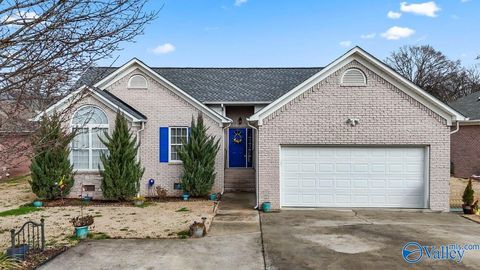 Homes For Sale - 403 E Charlotte Avenue<br/> Jackson County, Scottsboro, AL 35768