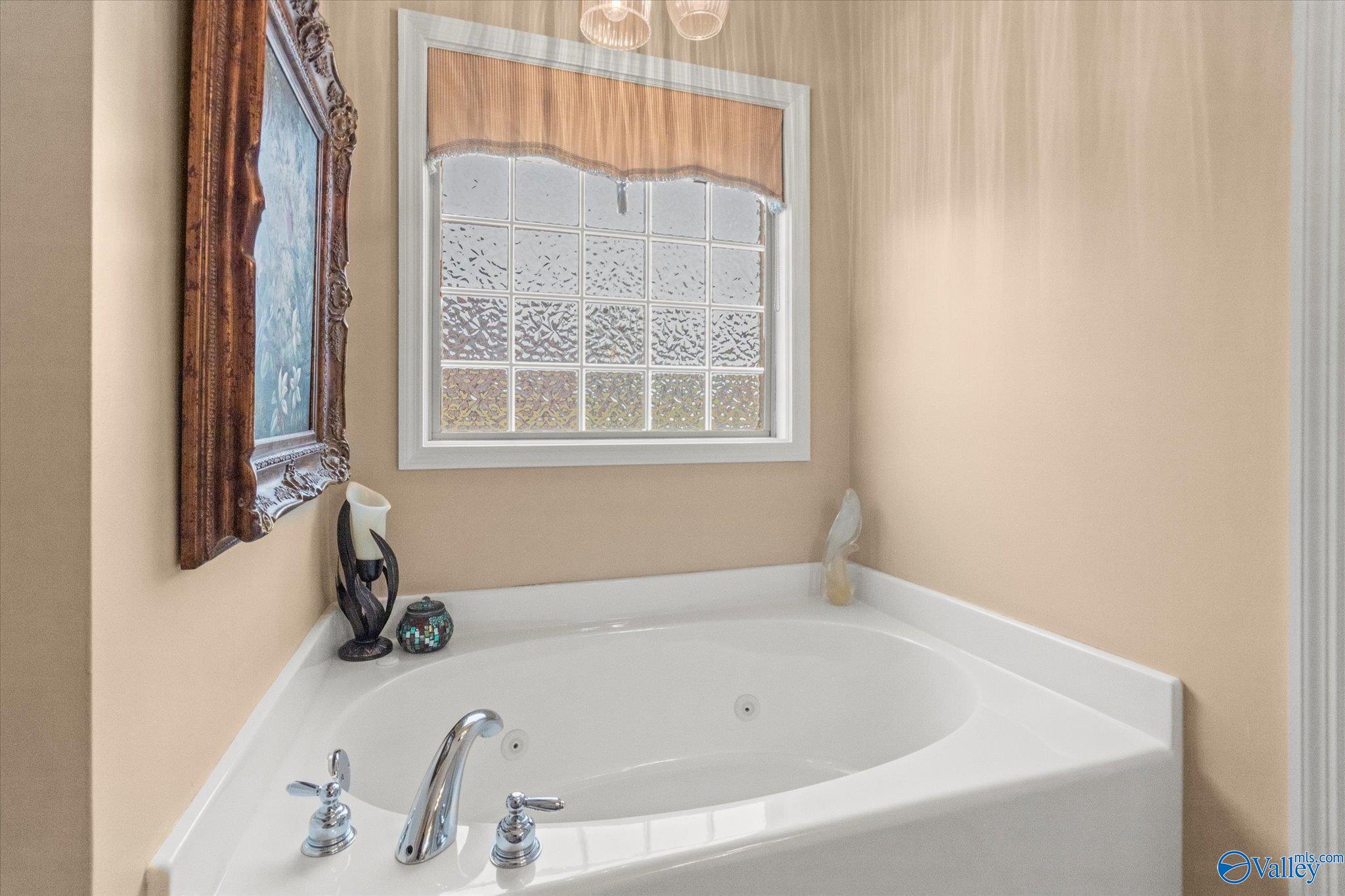 2503 Aldingham Drive, Decatur, Alabama image 18