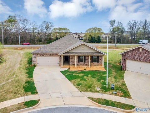 Homes For Sale - 201 Poplar Hollow Drive<br/> Harvest, AL 35749