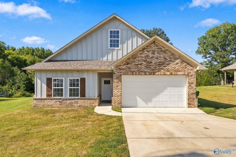 Homes For Sale - 647 County Road 1615<br/> Cullman, AL 35058