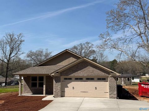 Homes For Sale - 125 Mason Drive<br/> Trinity, AL 35673