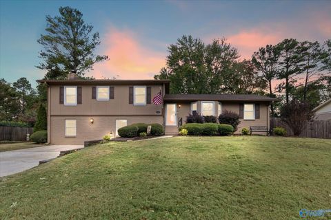 Photo of 1217 Briar Hollow Trail, Huntsville, AL 35802 (MLS # 21902229)