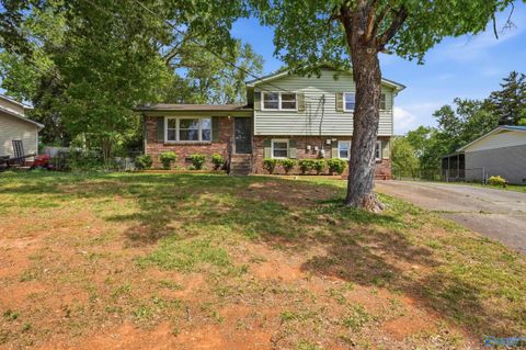Photo of 2814 Hilltop Terrace, Huntsville, AL 35810 (MLS # 21919524)