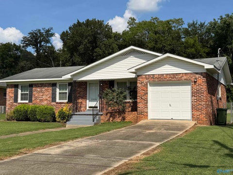 Homes For Sale - 2208 Rodgers Drive<br/> Huntsville, AL 35811