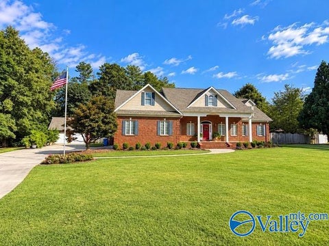 Homes For Sale - 1102 Vines Drive<br/> Morgan County, Hartselle, AL 35640