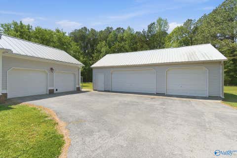 Homes For Sale - 222 Montgomery Drive<br/> Moulton, AL 35650