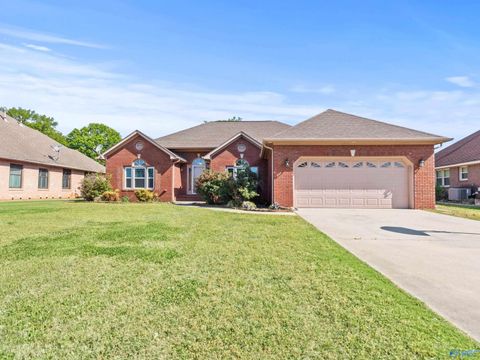 Homes For Sale - 2422 Alexandria Street<br/> Decatur, AL 35603