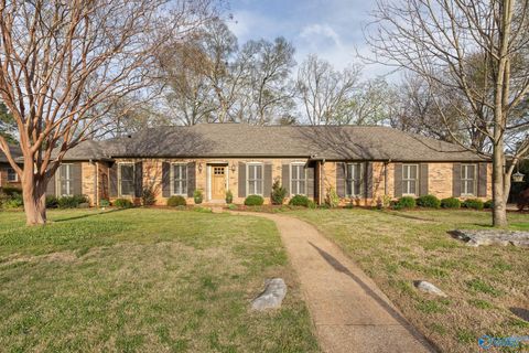 Homes For Sale - 2009 Cliffmanor Circle<br/> Huntsville, AL 35801