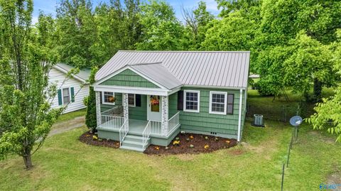Homes For Sale - 605 4th Street<br/> Fort Payne, AL 35967