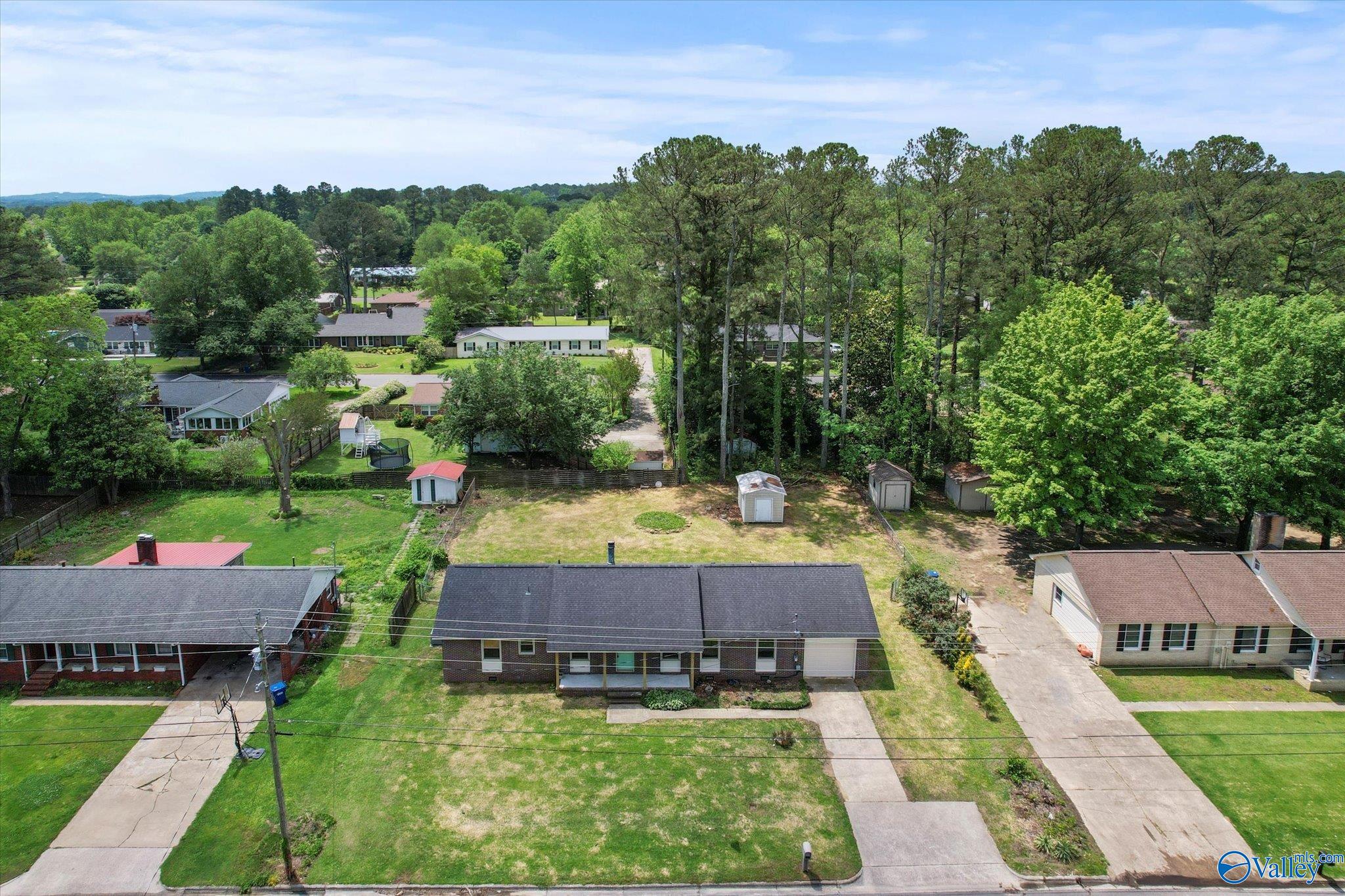 409 Peach Avenue, Albertville, Alabama image 37