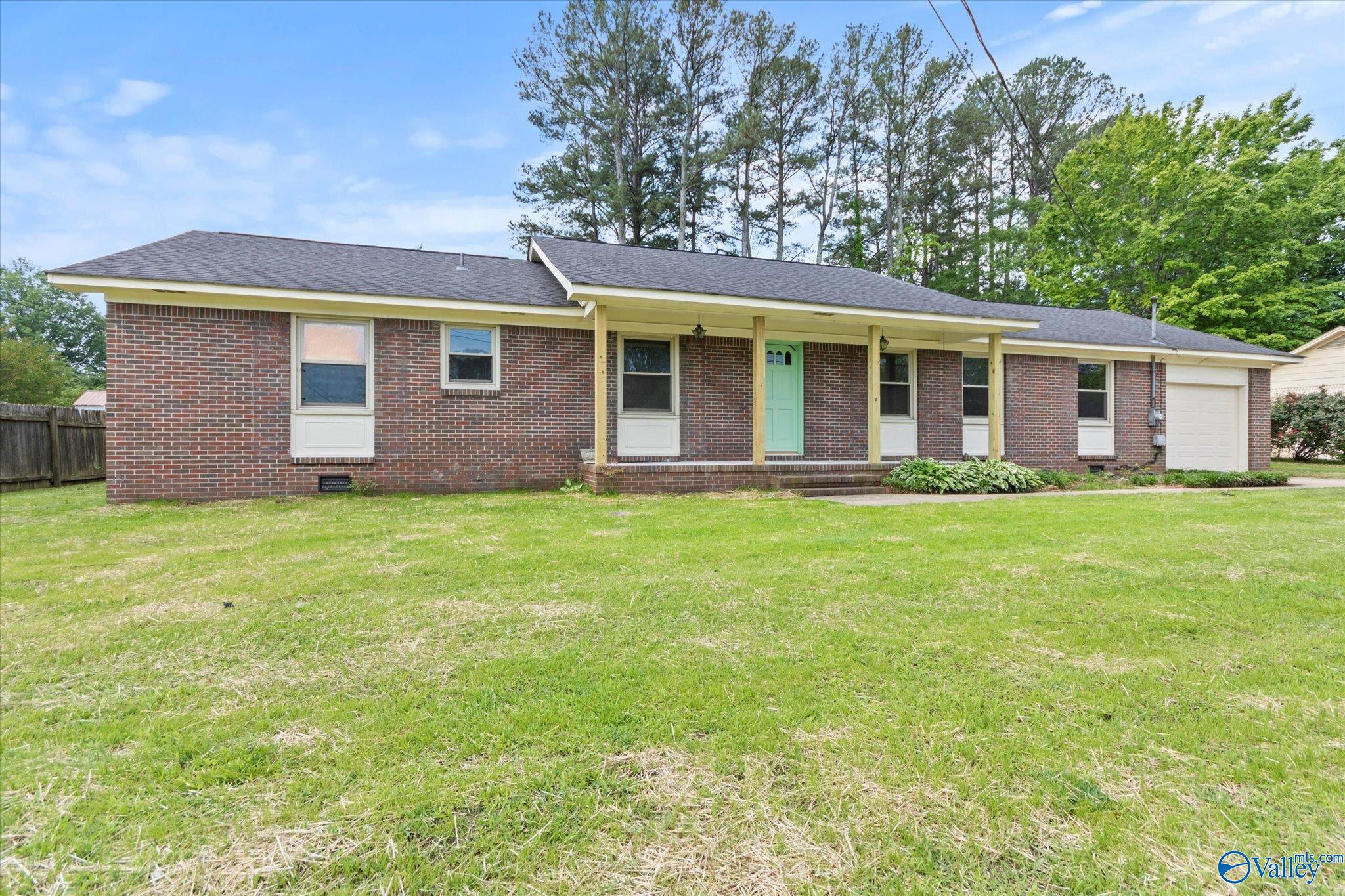 409 Peach Avenue, Albertville, Alabama image 34