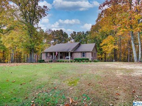 Homes For Sale - 72 Signal Point Road<br/> Laceys Spring, AL 35754
