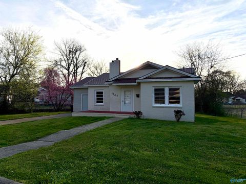 Photo of 1307 Park Avenue, Gadsden, AL 35903 (MLS # 21912263)