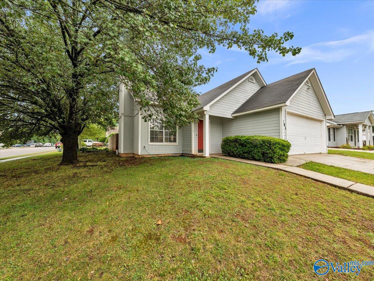 101 NW Sugar Bluff Lane