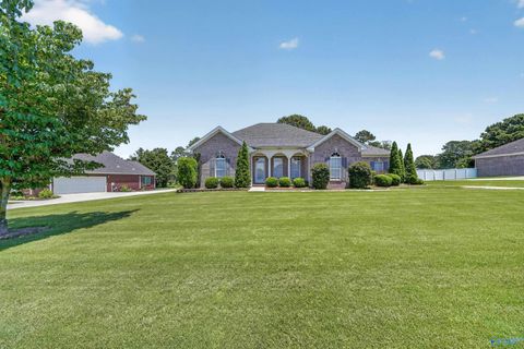 Homes For Sale - 112 Fawn Ridge Drive<br/> Decatur, AL 35603
