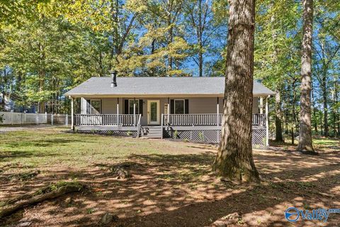 Photo of 391 Shagbark Trail, Somerville, AL 35670 (MLS # 21902181)