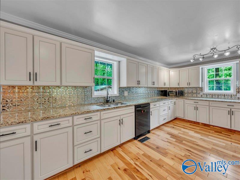 267 Dry Creek Cove Circle, Laceys Spring, Alabama image 17