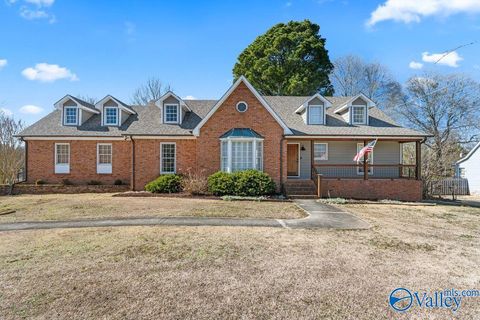 Photo of 2139 Madison Avenue NW, Cullman, AL 35058 (MLS # 21909760)