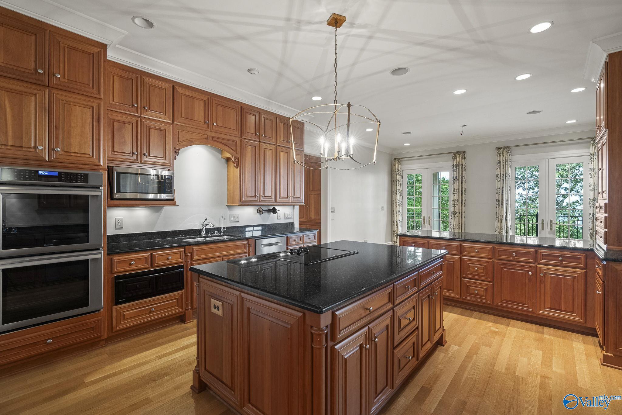 Huntsville, Alabama 35801, United States, 7 Bedrooms Bedrooms, ,6 BathroomsBathrooms,Residential,Active,188524