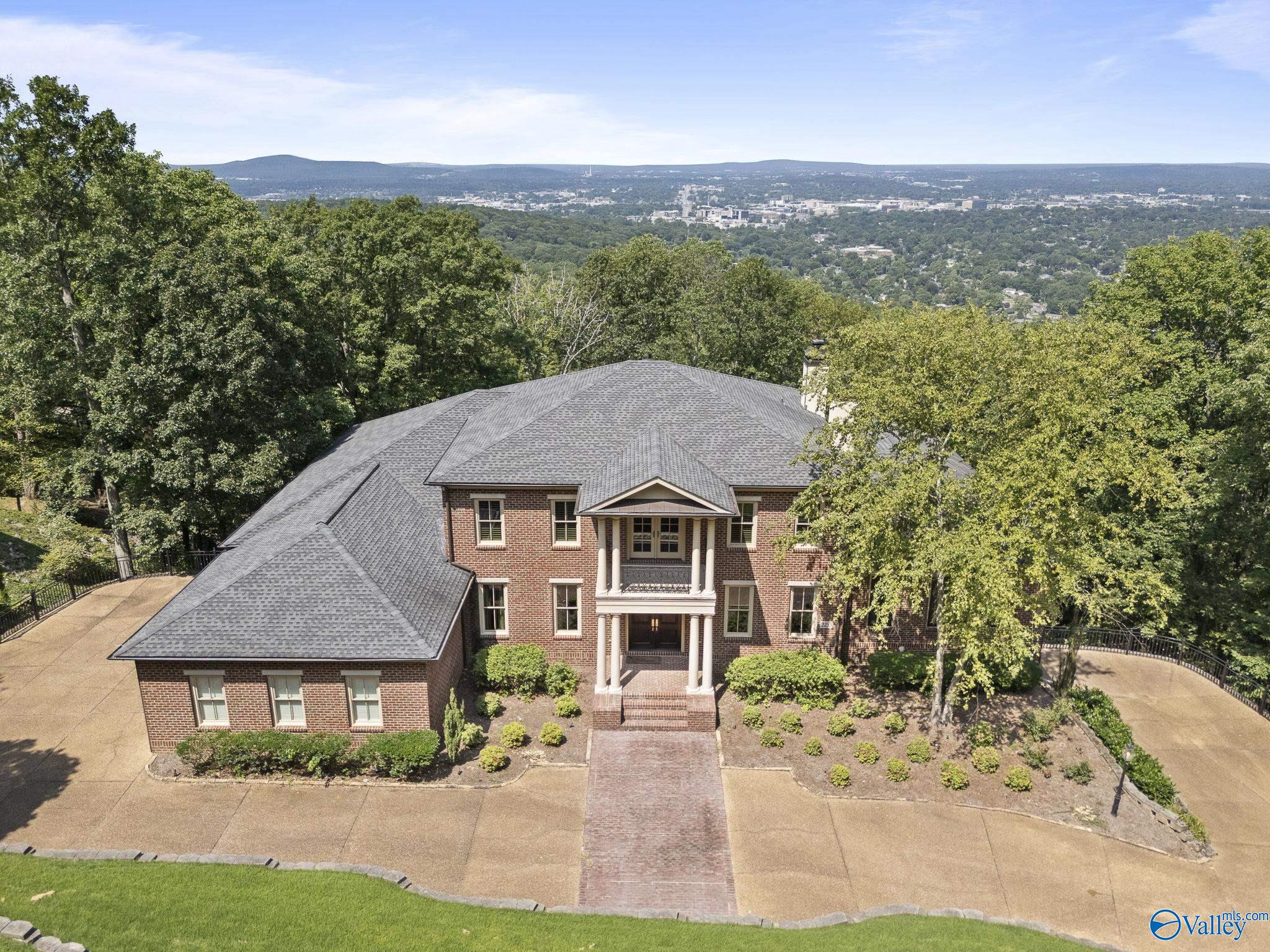 Huntsville, Alabama 35801, United States, 7 Bedrooms Bedrooms, ,6 BathroomsBathrooms,Residential,Active,188524