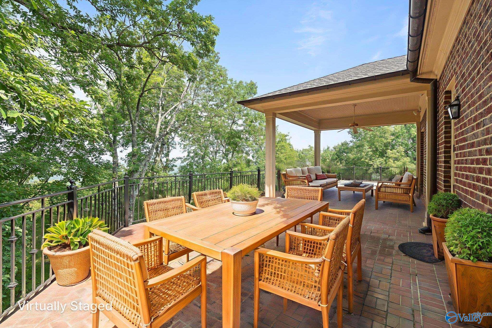 Huntsville, Alabama 35801, United States, 7 Bedrooms Bedrooms, ,6 BathroomsBathrooms,Residential,Active,188524