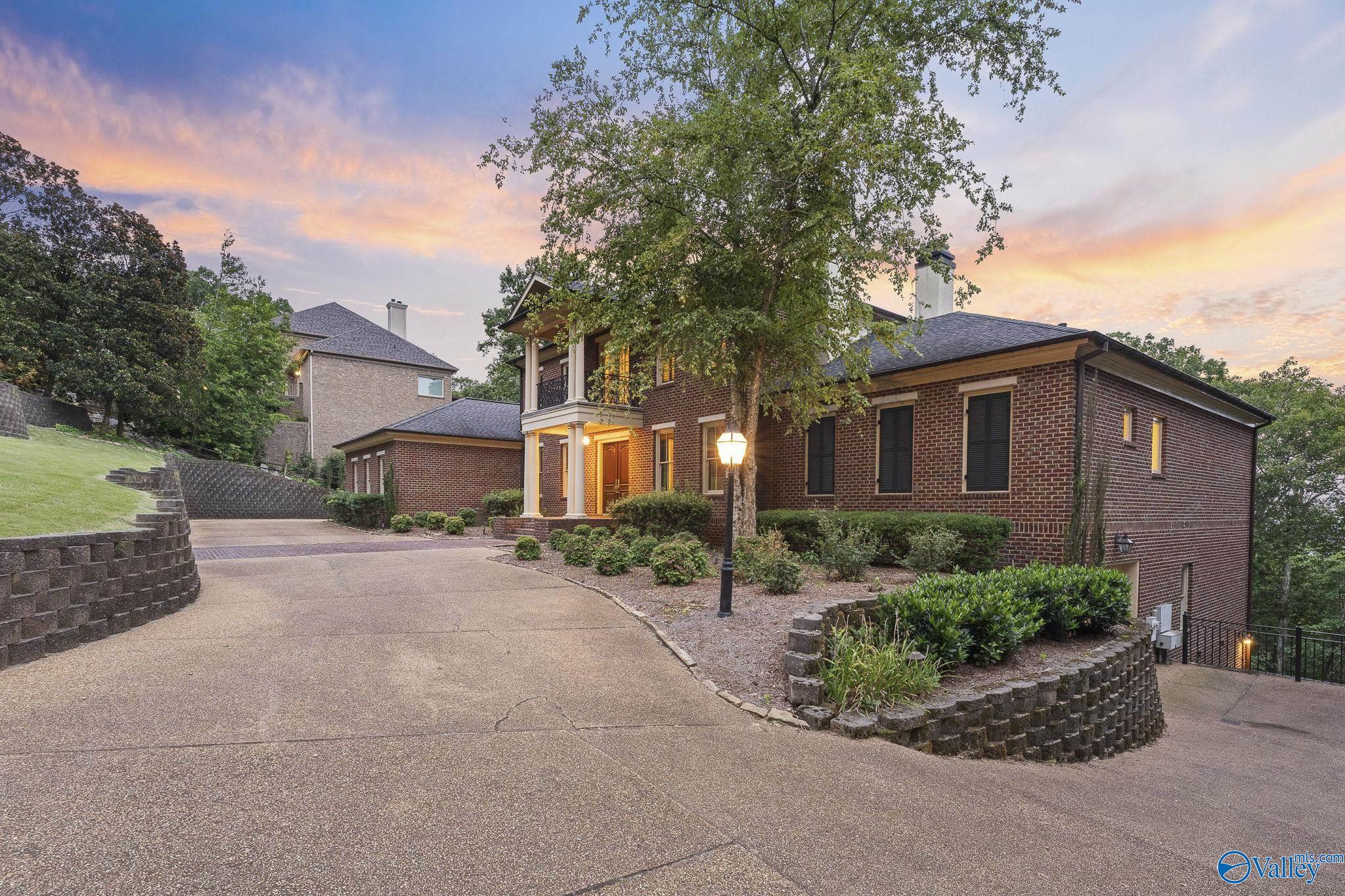 Huntsville, Alabama 35801, United States, 7 Bedrooms Bedrooms, ,6 BathroomsBathrooms,Residential,Active,188524