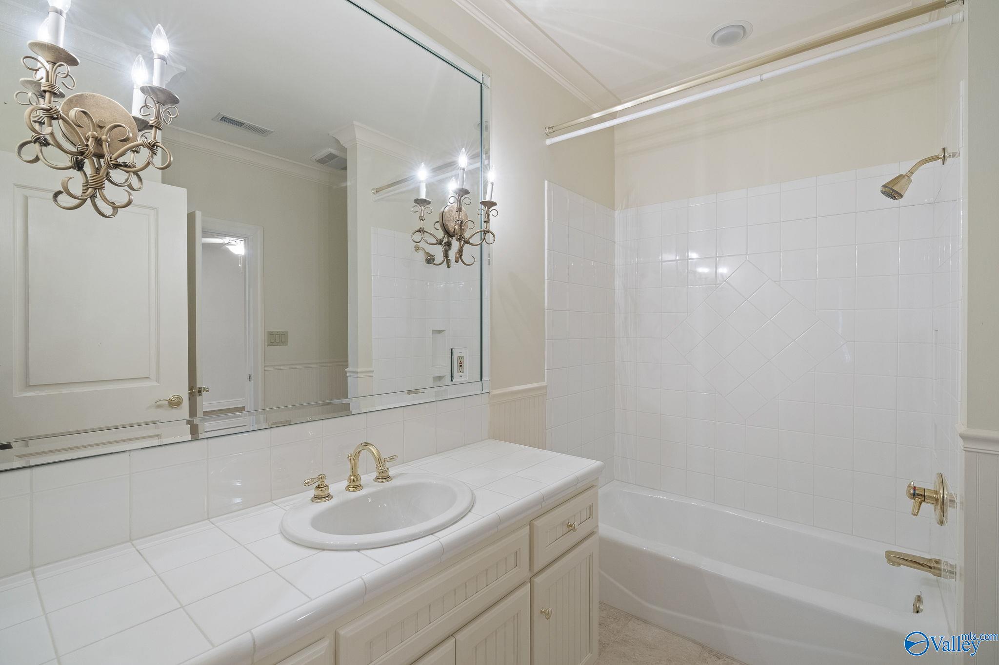 Huntsville, Alabama 35801, United States, 7 Bedrooms Bedrooms, ,6 BathroomsBathrooms,Residential,Active,188524