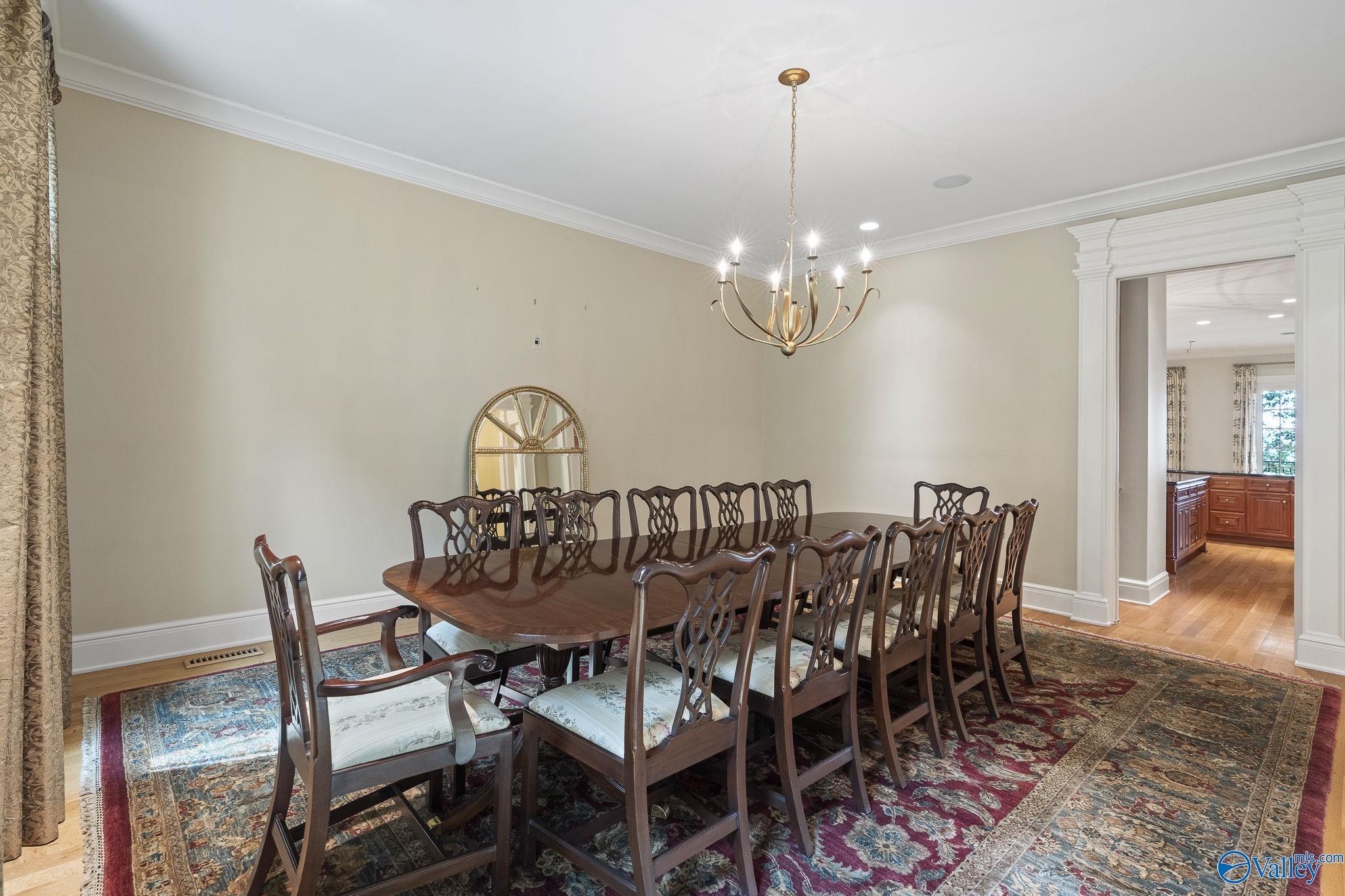 Huntsville, Alabama 35801, United States, 7 Bedrooms Bedrooms, ,6 BathroomsBathrooms,Residential,Active,188524