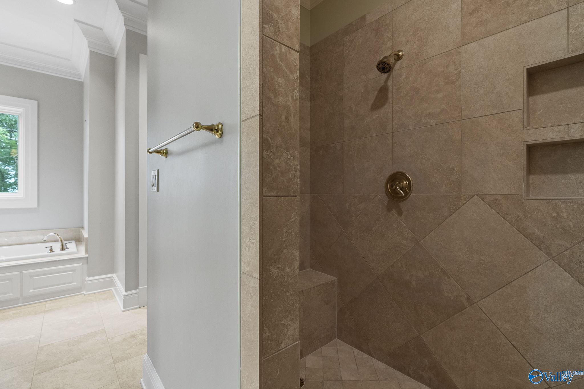 Huntsville, Alabama 35801, United States, 7 Bedrooms Bedrooms, ,6 BathroomsBathrooms,Residential,Active,188524