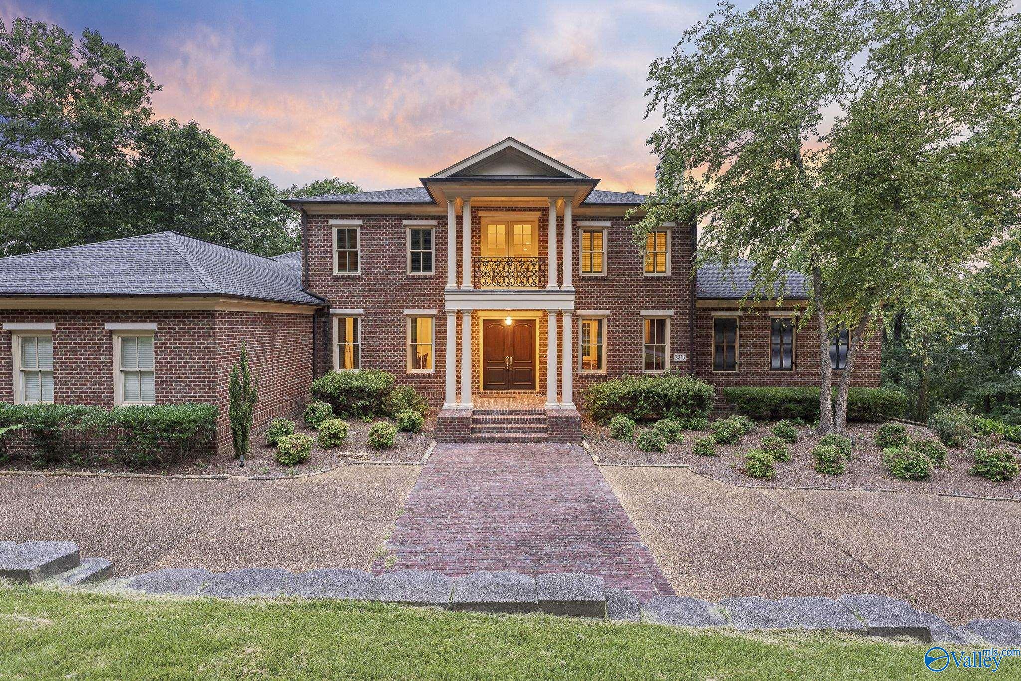 Huntsville, Alabama 35801, United States, 7 Bedrooms Bedrooms, ,6 BathroomsBathrooms,Residential,Active,188524