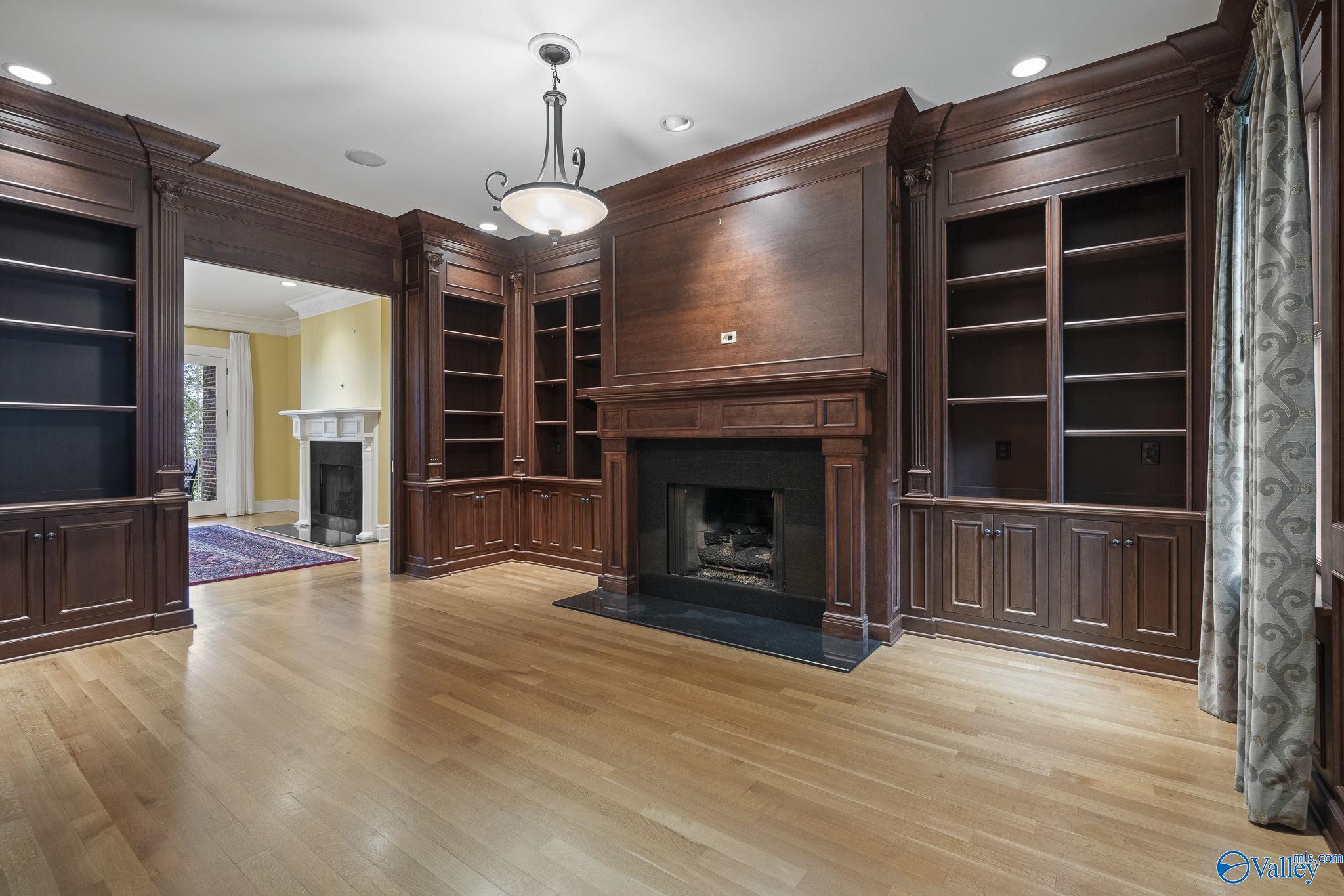 Huntsville, Alabama 35801, United States, 7 Bedrooms Bedrooms, ,6 BathroomsBathrooms,Residential,Active,188524