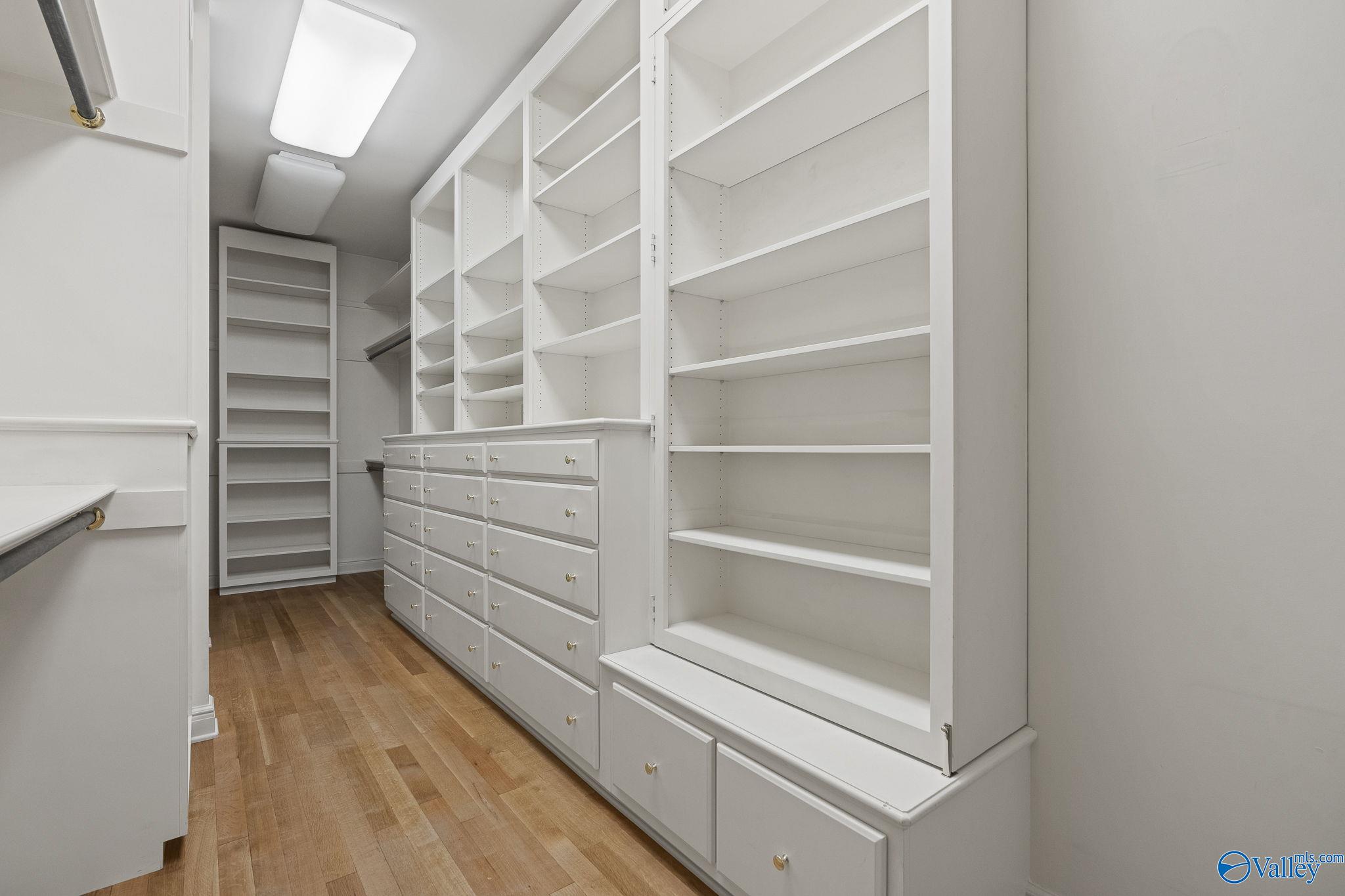 Huntsville, Alabama 35801, United States, 7 Bedrooms Bedrooms, ,6 BathroomsBathrooms,Residential,Active,188524