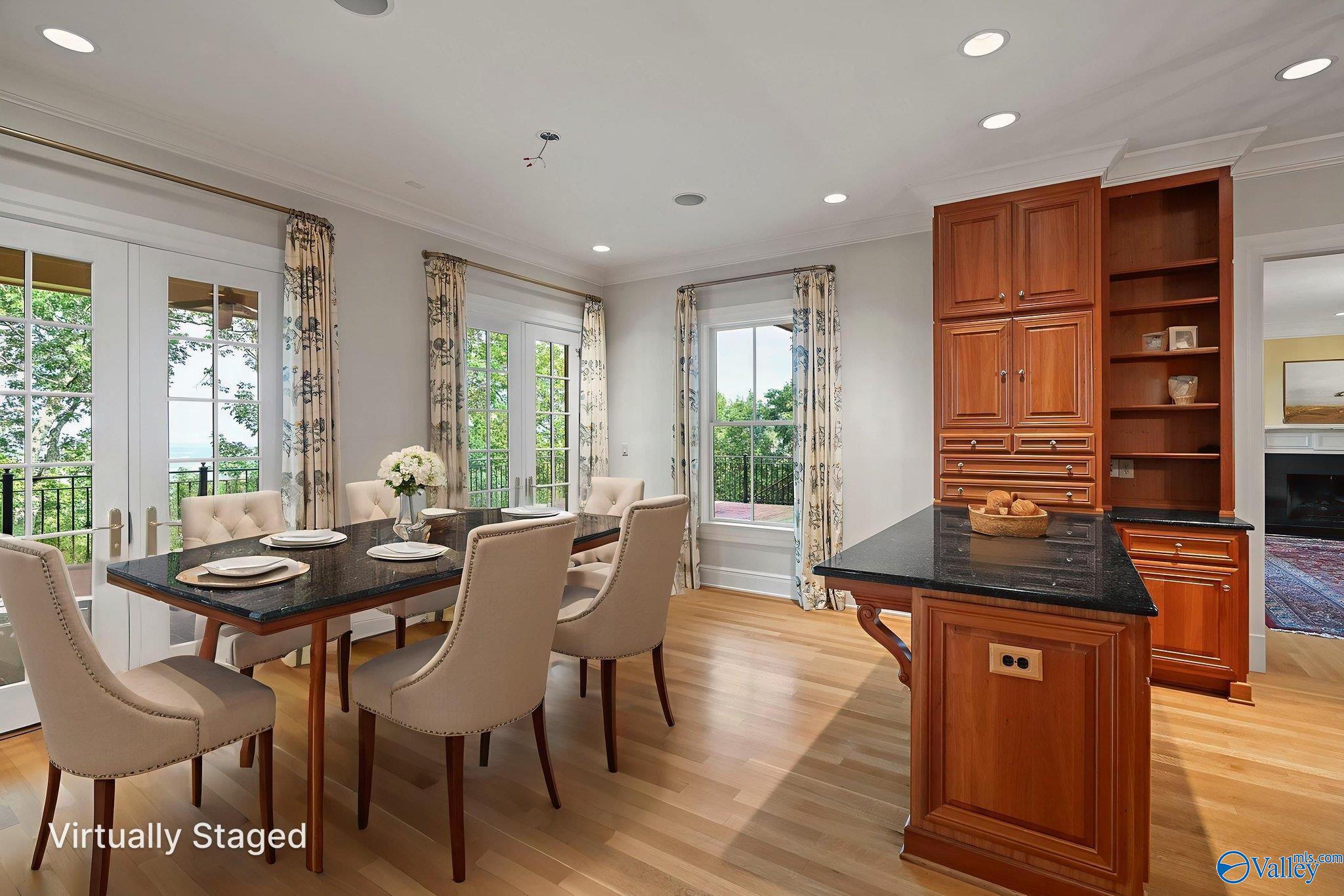 Huntsville, Alabama 35801, United States, 7 Bedrooms Bedrooms, ,6 BathroomsBathrooms,Residential,Active,188524