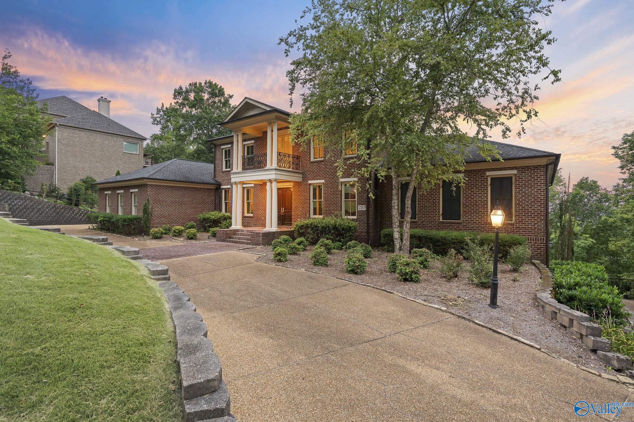 Huntsville, Alabama 35801, United States, 7 Bedrooms Bedrooms, ,6 BathroomsBathrooms,Residential,Active,188524