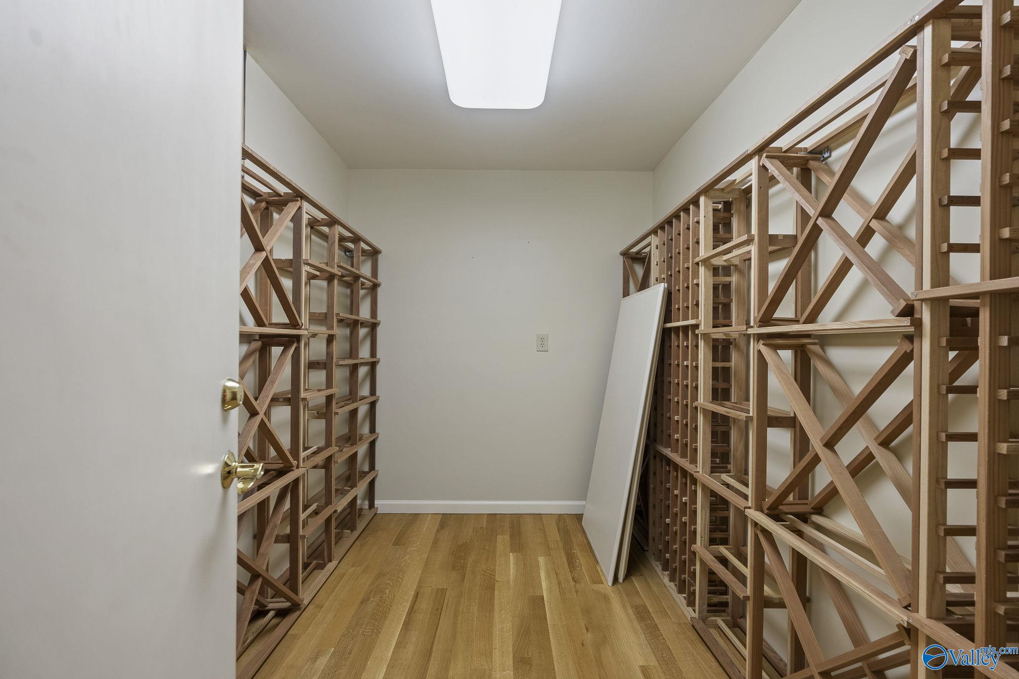 Huntsville, Alabama 35801, United States, 7 Bedrooms Bedrooms, ,6 BathroomsBathrooms,Residential,Active,188524