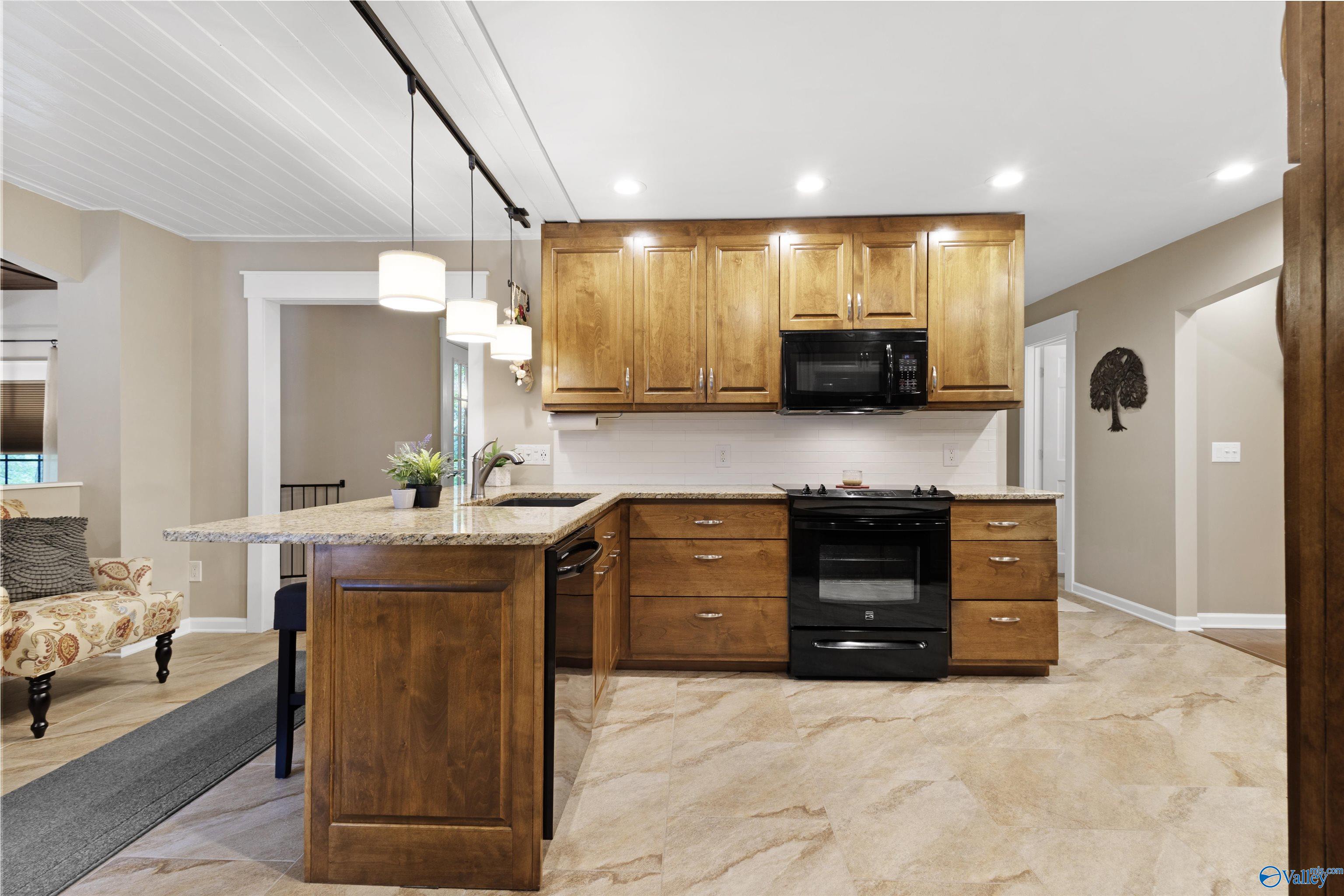 2015 Chapel Hill Road, Decatur, Alabama image 3