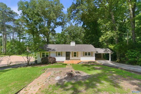 Homes For Sale - 1832 Forest Drive<br/> Guntersville, AL 35976