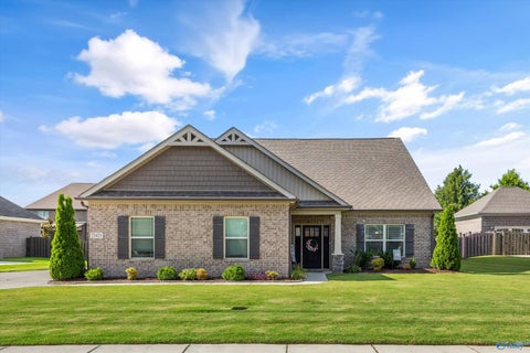 Homes For Sale - 23429 Lionheart Drive<br/> Athens, AL 35613
