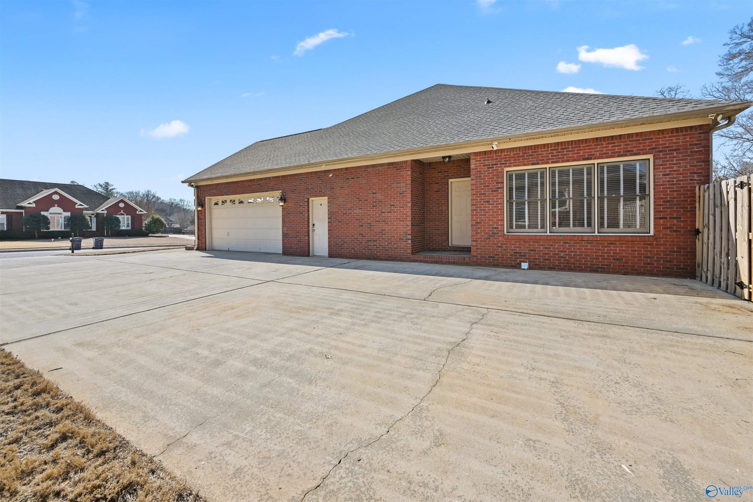 125 Hidden Creek Drive