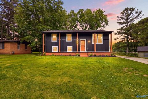 Photo of 439 N Edgemont Circle NW, Huntsville, AL 35811 (MLS # 21919320)