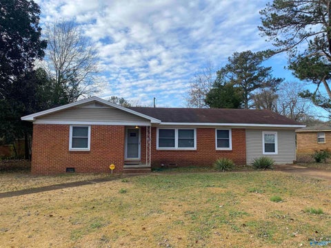 Homes For Rent - 1515 Club View Drive<br/> Huntsville, AL 35816