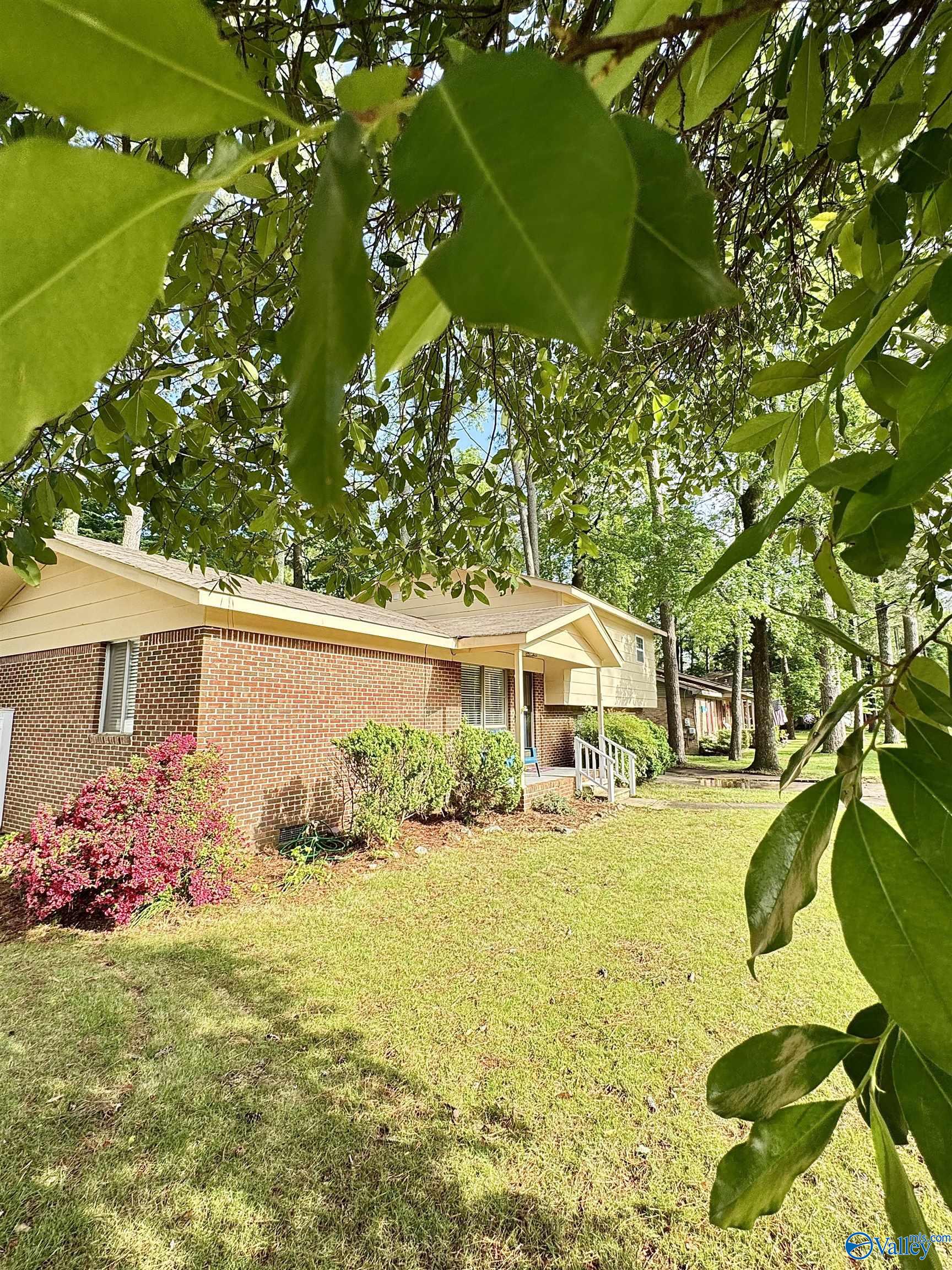 506 Hermitagewood Drive, Huntsville, Alabama image 2